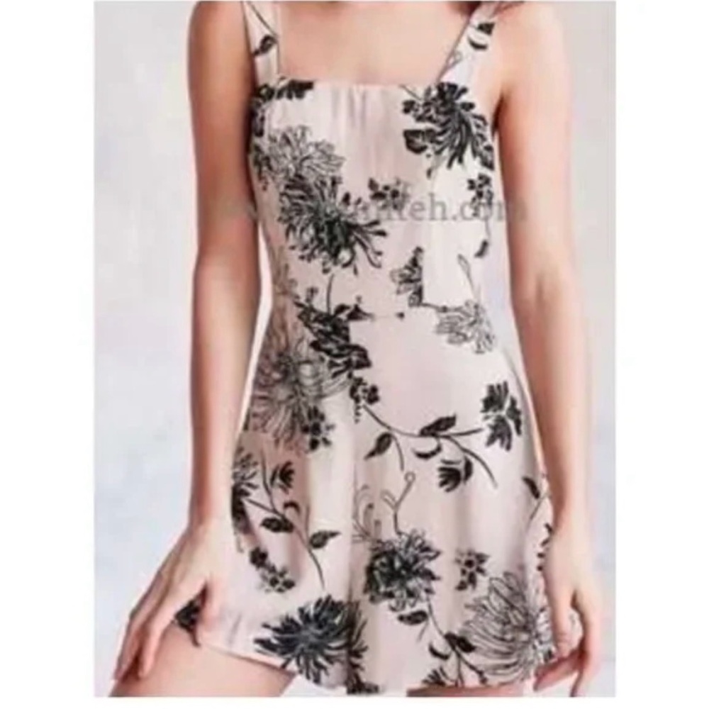Kimchi Blue-Urban Outfitters. Floral Print Romper
